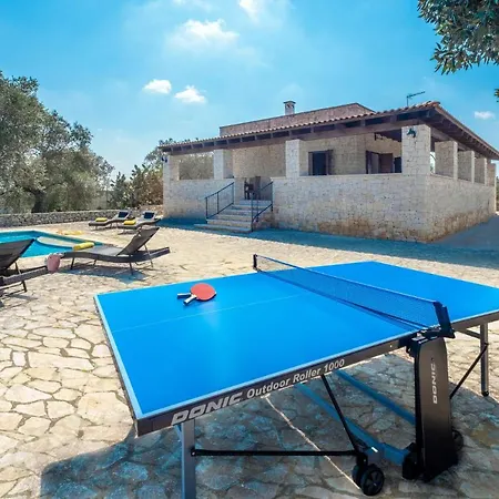 Iolanda By * אוסטוני