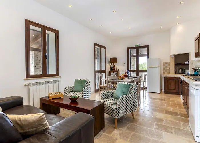 Iolanda By * אוסטוני